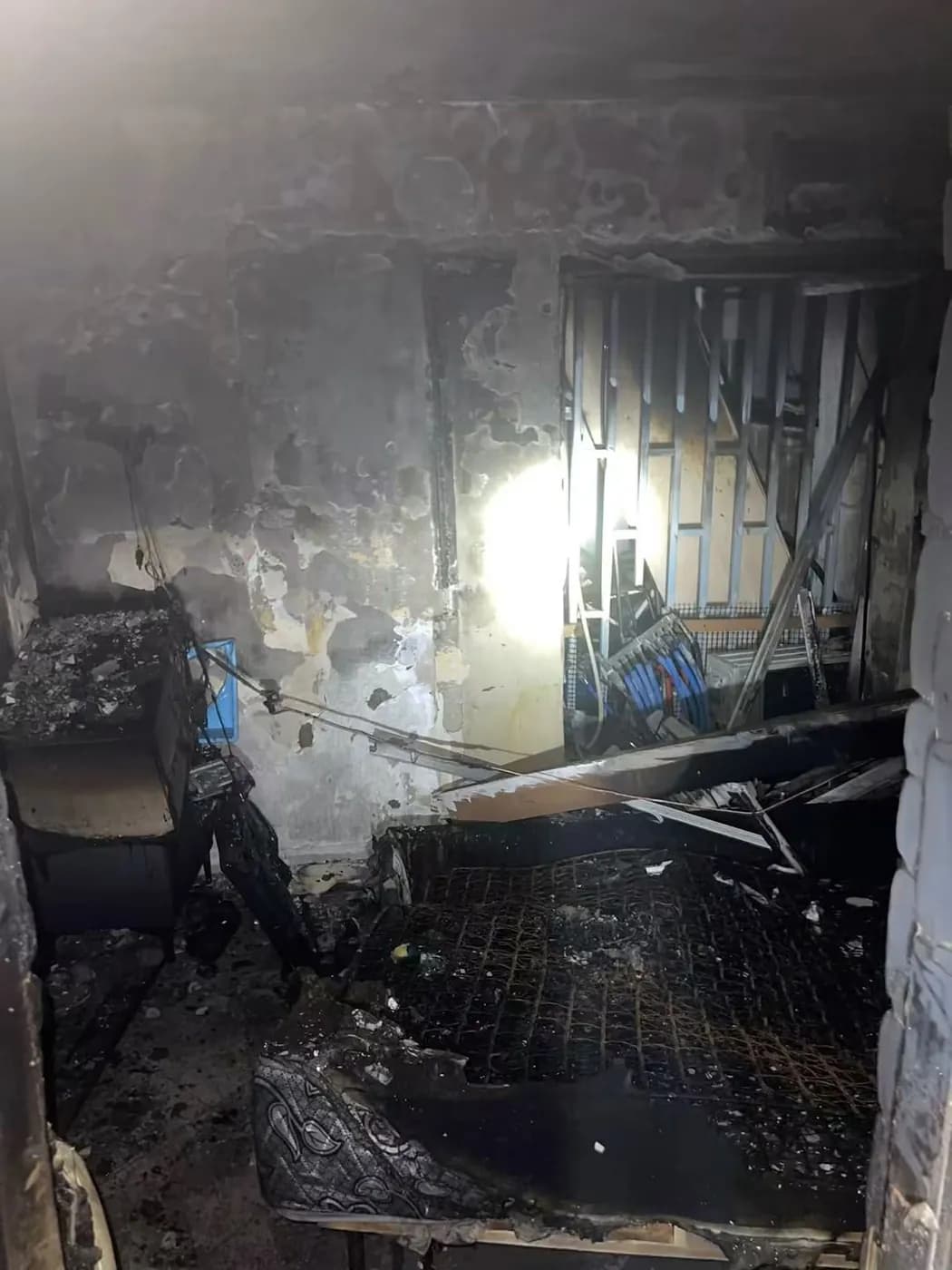 🔥 Пожар в здании на улице Давид Разиэль в Ашкелоне — спасены два человека